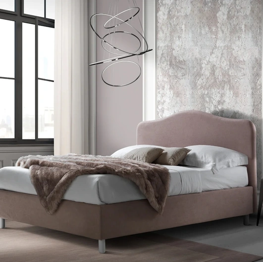 Letto in tessuto con testiera sagomata Lipari di Artigianaletti