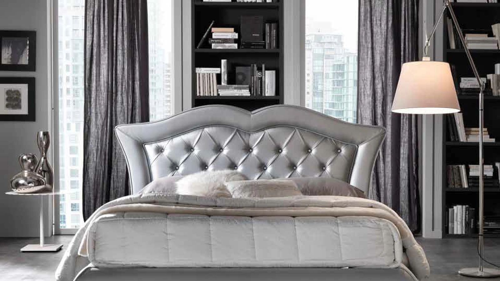 Letto Boheme in ecopelle Argento di Susan imbottiti