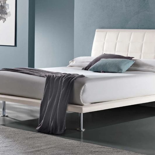 Letto in pelle Eden di Susan imbottiti