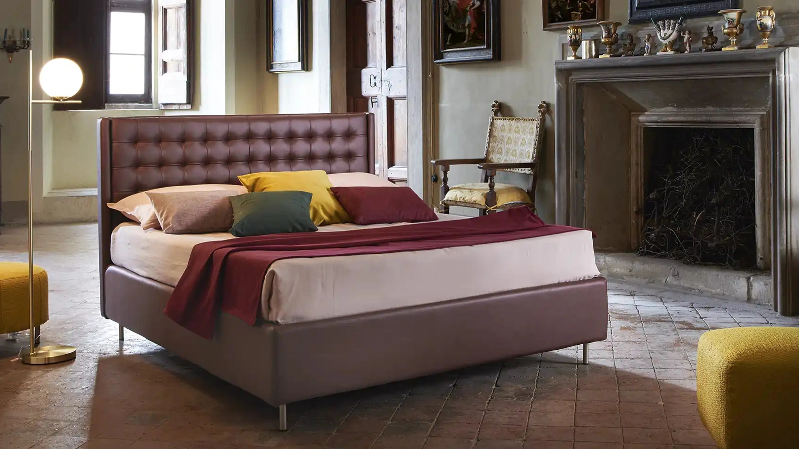 Letto Frassineto in pelle imbottita con testiera trapuntata di Mauri Soft Dream