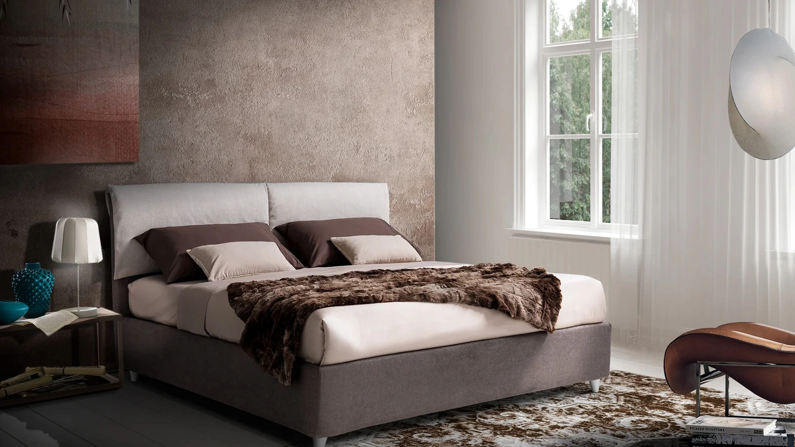 Letto in tessuto con testiera Gorgona di Artigianaletti