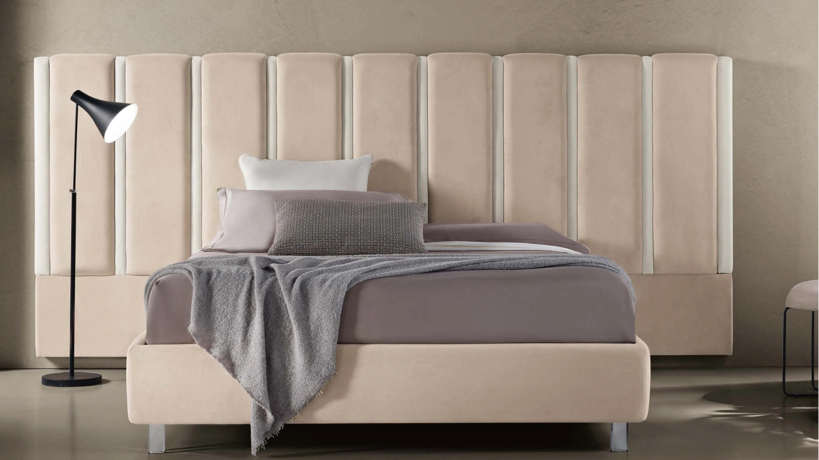 Letto in tessuto Sound di Susan imbottiti