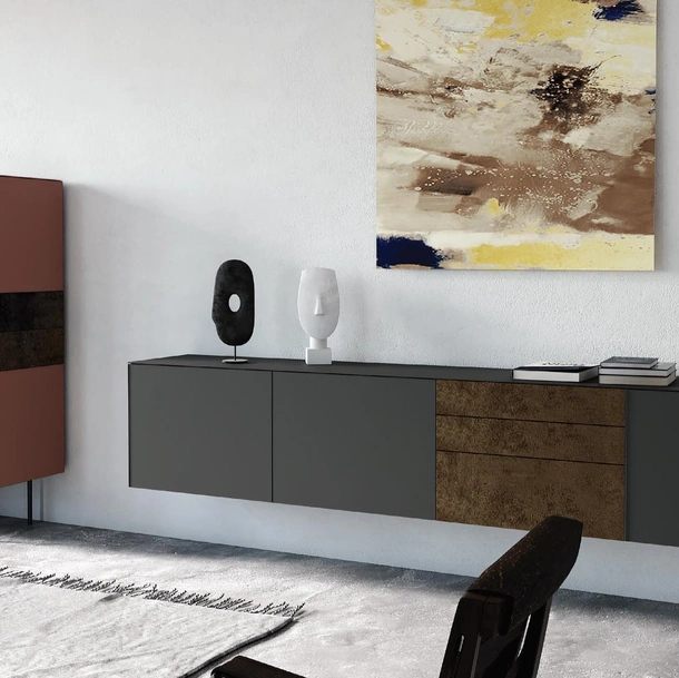 Mobile sospeso Titolo 105 in vetro laccato e corten di Artigianmobili
