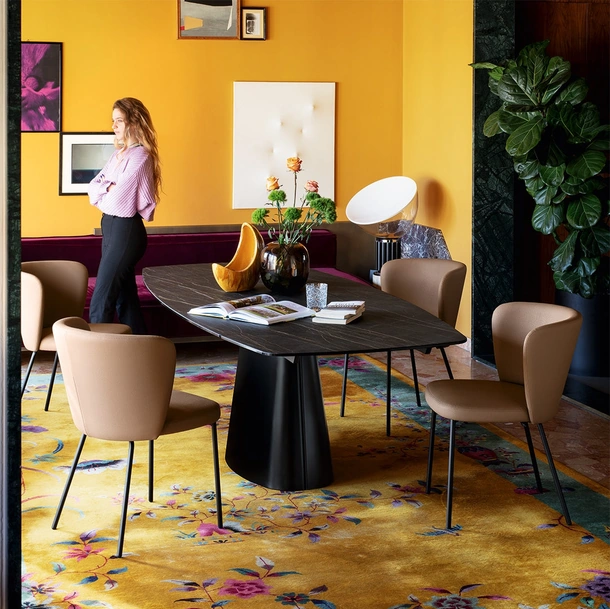 Tavolo Ellisse con top in ceramica di Connubia