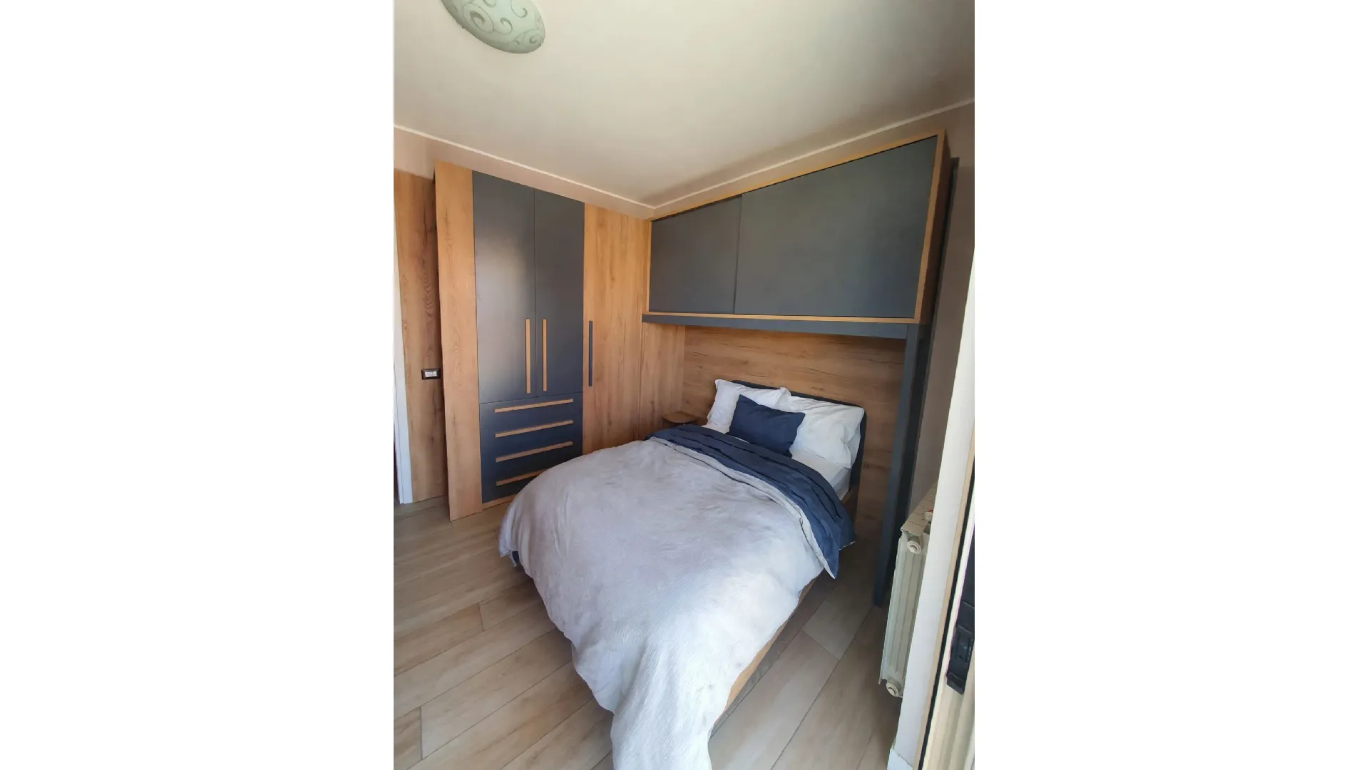 Camera da Letto con Armadio a Ponte