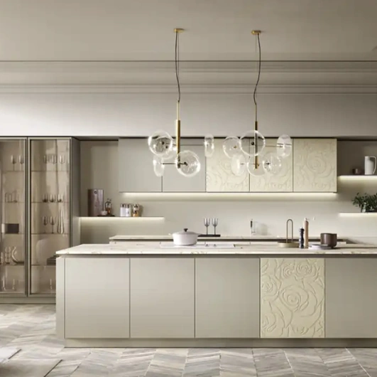 Cucina Moderna con isola Mirage 01 in laccato e malta con decoro di Moretti Cucine
