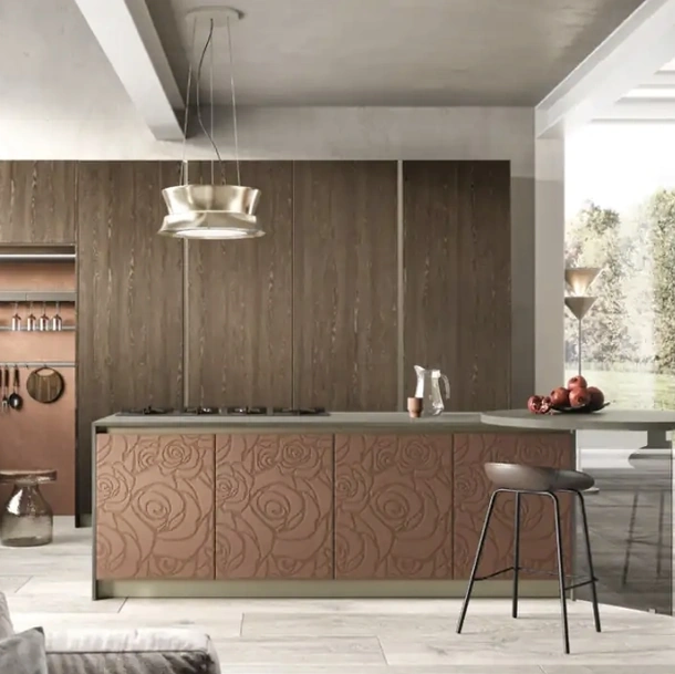 Cucina Moderna con isola Mirage 04 in melaminico rovere e malta con decoro di Moretti Cucine